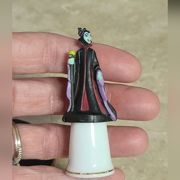 Maleficent Disney Villians glass covered thimble - Picture 5 of 9